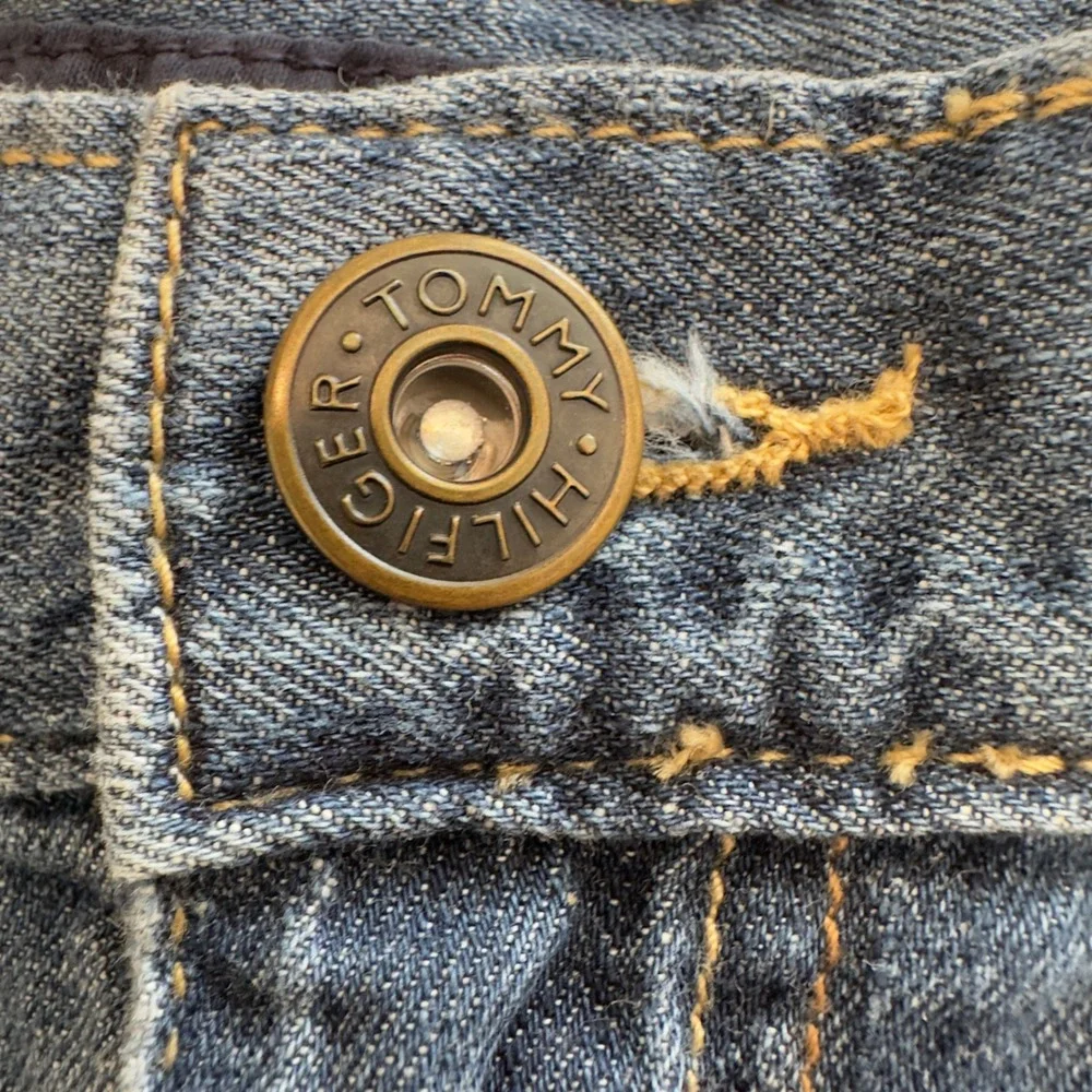 Tommy Hilfiger Womens Blue Denim Shorts Medium Wash 100% Cotton Size 6
